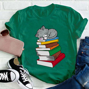 T-shirt Chat dort sur un livre