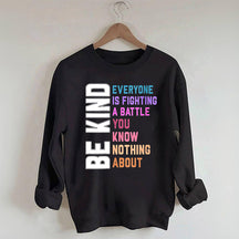 Be Kind Sweatshirt mit Buchstaben-Print