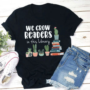 Nous développons des lecteurs dans ce t-shirt de bibliothèque