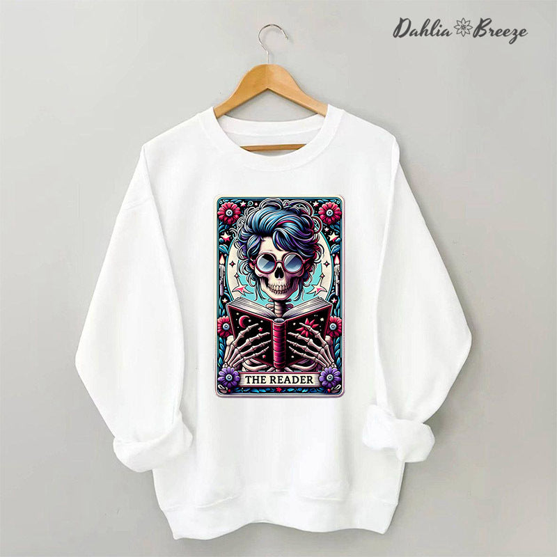 Le lecteur de cartes de tarot Booktrovert Skull Sweatshirt