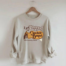 Je me suis fait attacher au sweat-shirt Cracker Barrel Old Country Store