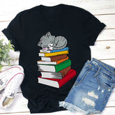 T-shirt Chat dort sur un livre