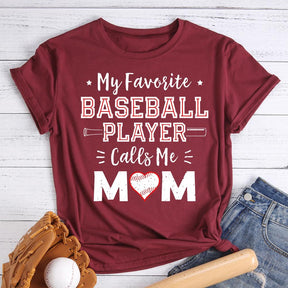 T-shirt Mon joueur de baseball préféré m'appelle maman