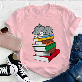 T-shirt Chat dort sur un livre