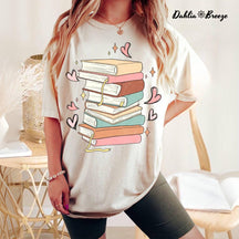 T-shirt pile de livres rétro