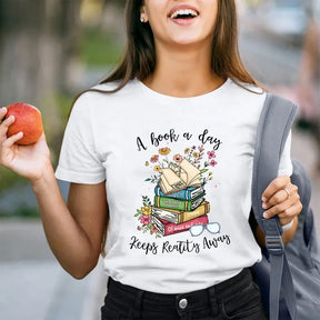 T-shirt Un livre par jour éloigne la réalité