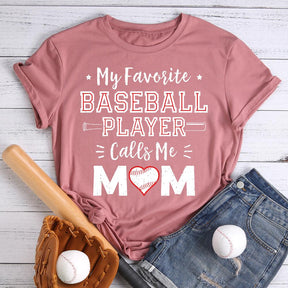 T-shirt Mon joueur de baseball préféré m'appelle maman