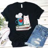 Livre et chat T-shirt classique