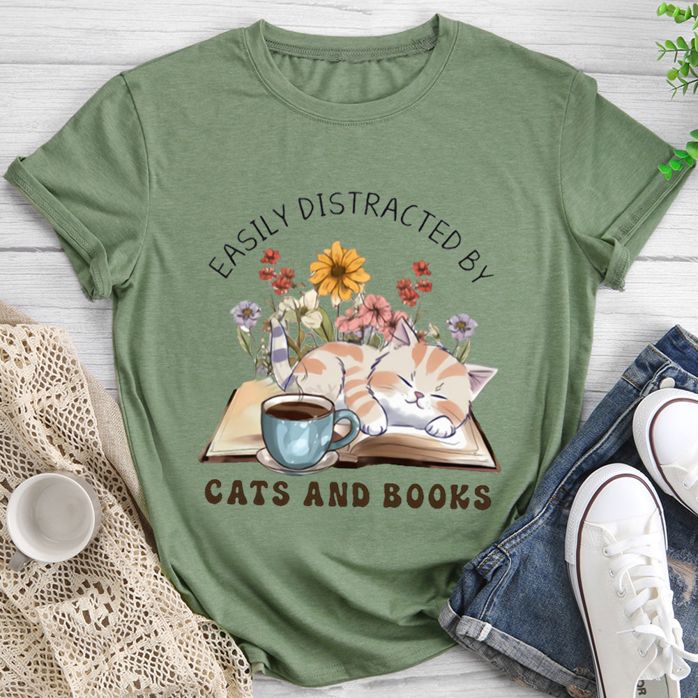 T-shirt facilement distrait par les chats et les livres