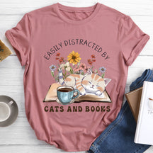 T-shirt facilement distrait par les chats et les livres