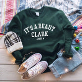 C'est un sweat-shirt de Noël Beaut Clark