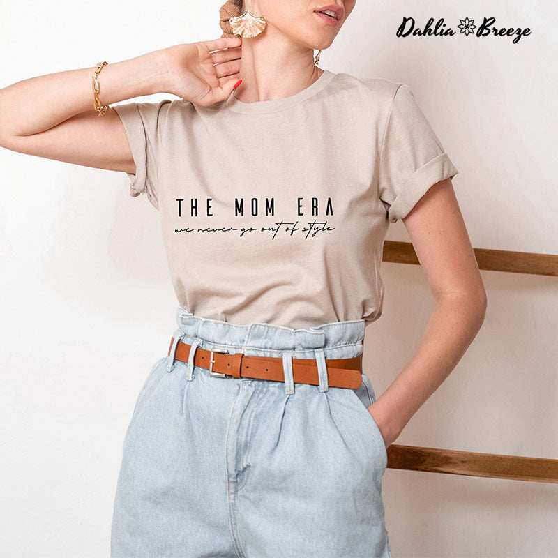 The Mom Era Letter Print T-shirt