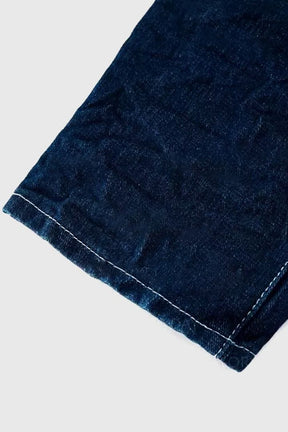 Geknöpfte Jeans mit geradem Bein und Rollsaum