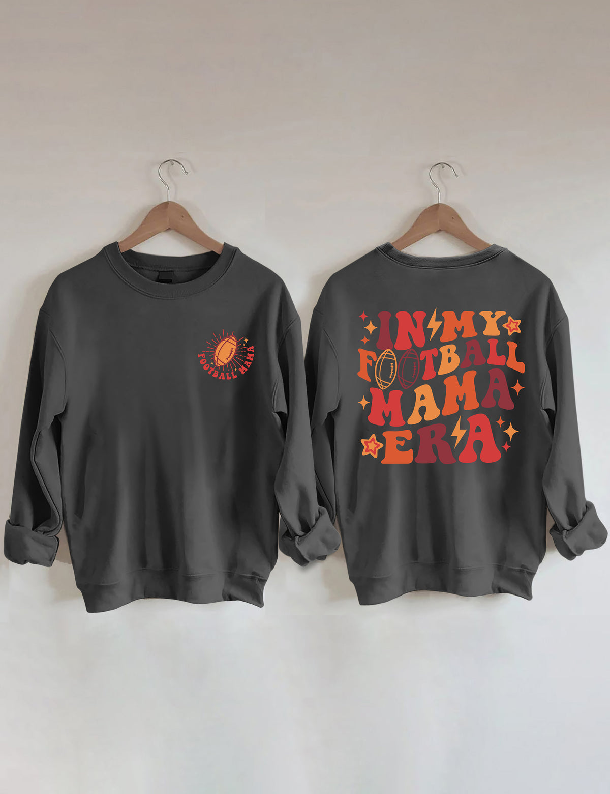 In meinem Fußball-Mama-Ära-Sweatshirt