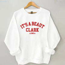 C'est un sweat-shirt de Noël Beaut Clark