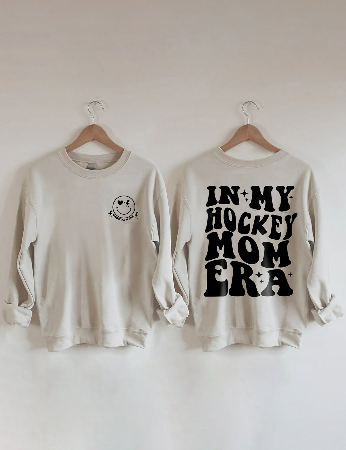 In meinem Hockey Mom Era Sweatshirt