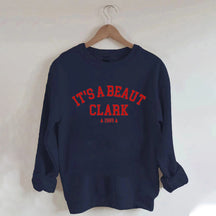 C'est un sweat-shirt de Noël Beaut Clark