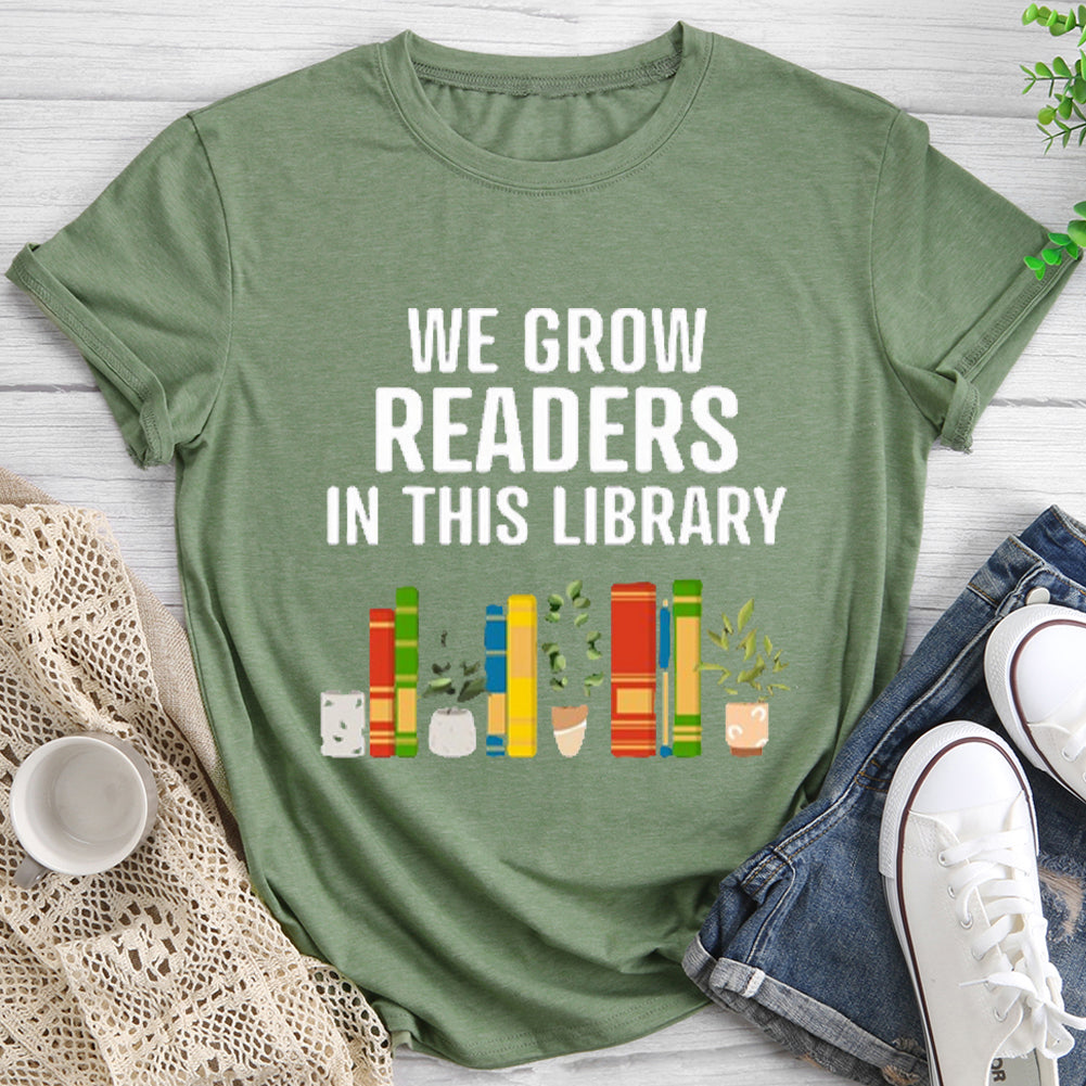 Nous développons des lecteurs dans ce t-shirt de bibliothèque