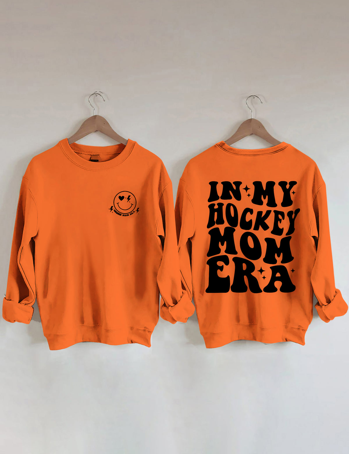 In meinem Hockey Mom Era Sweatshirt