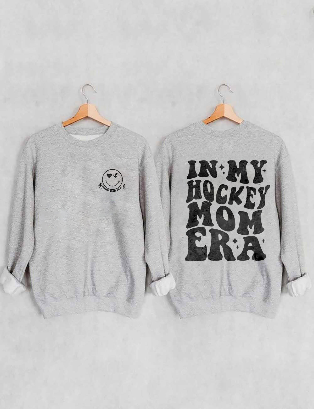 In meinem Hockey Mom Era Sweatshirt