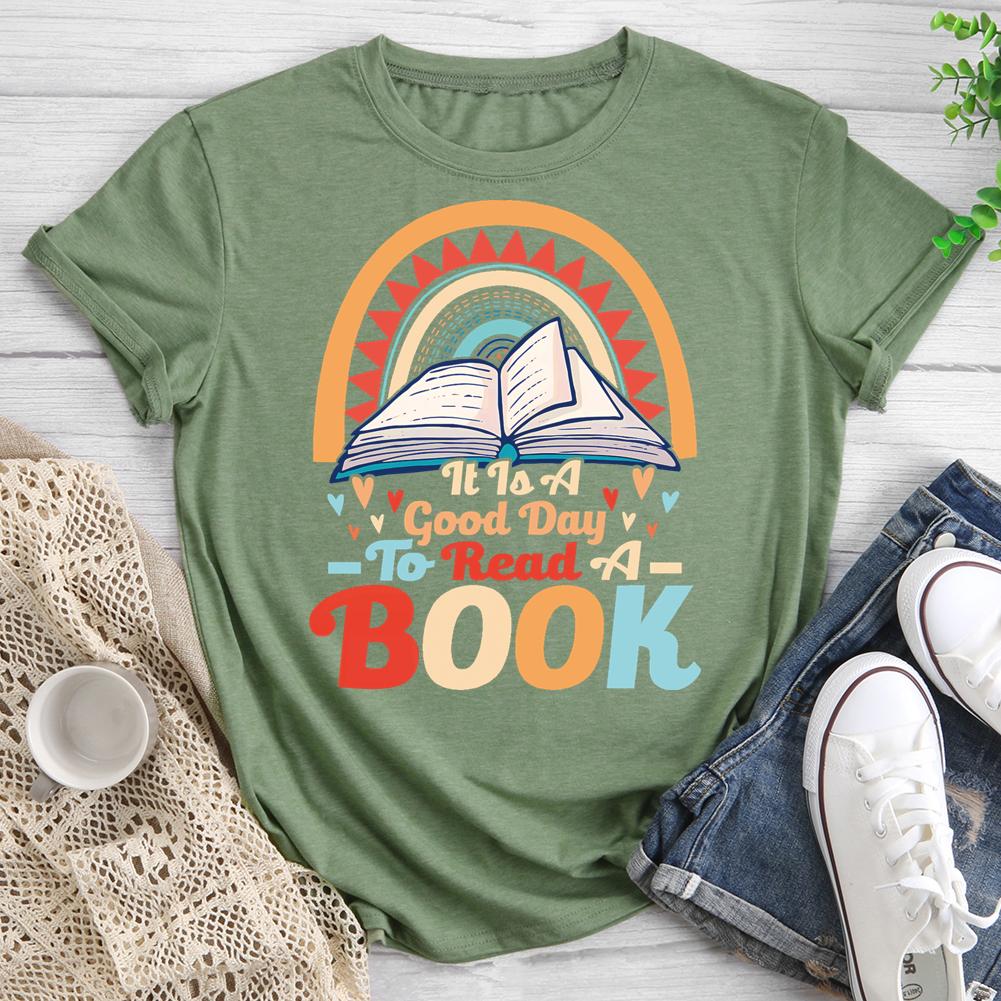 C'est une bonne journée pour lire un livre T-shirt col rond