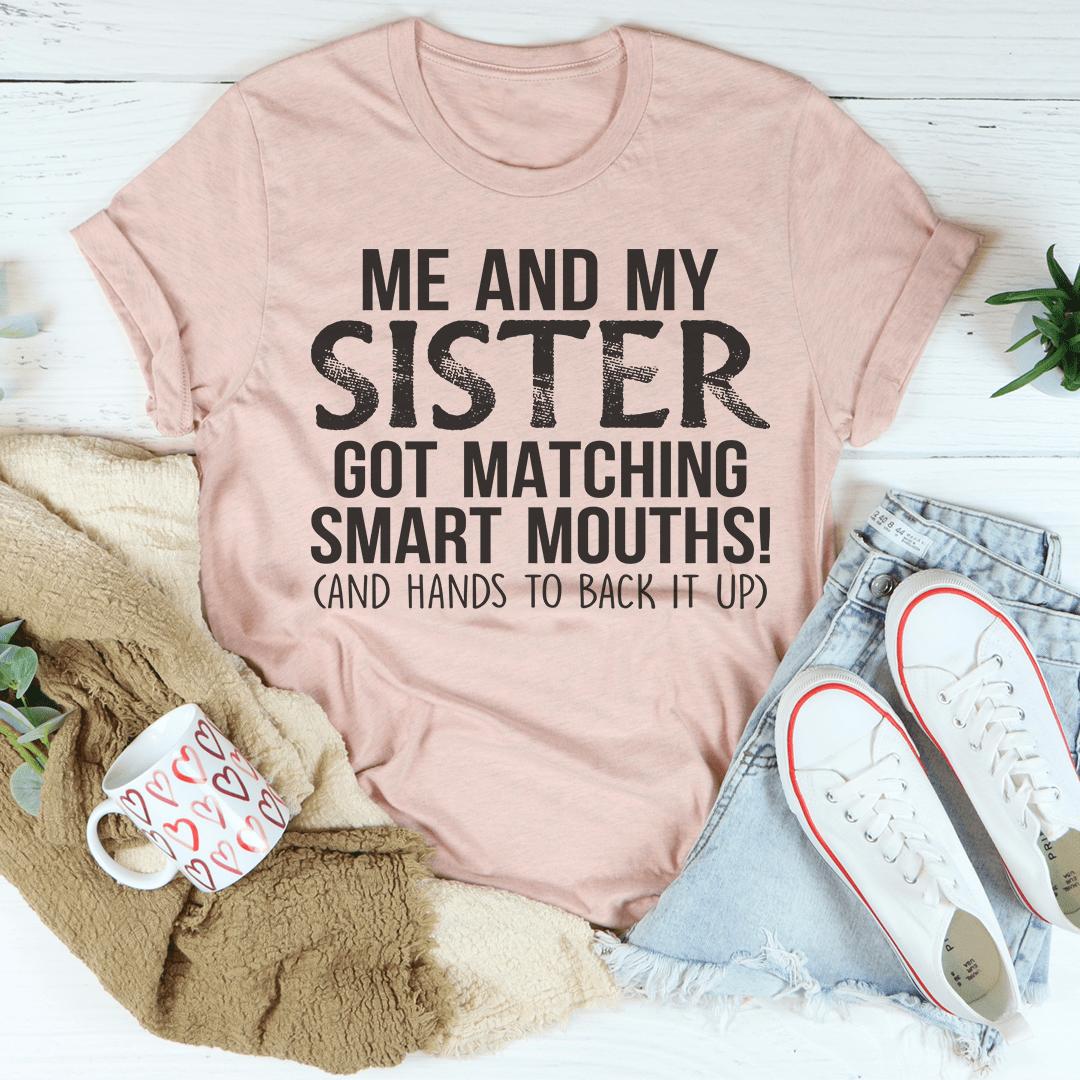 Moi et ma sœur avons obtenu un t-shirt Smart Mouths assorti